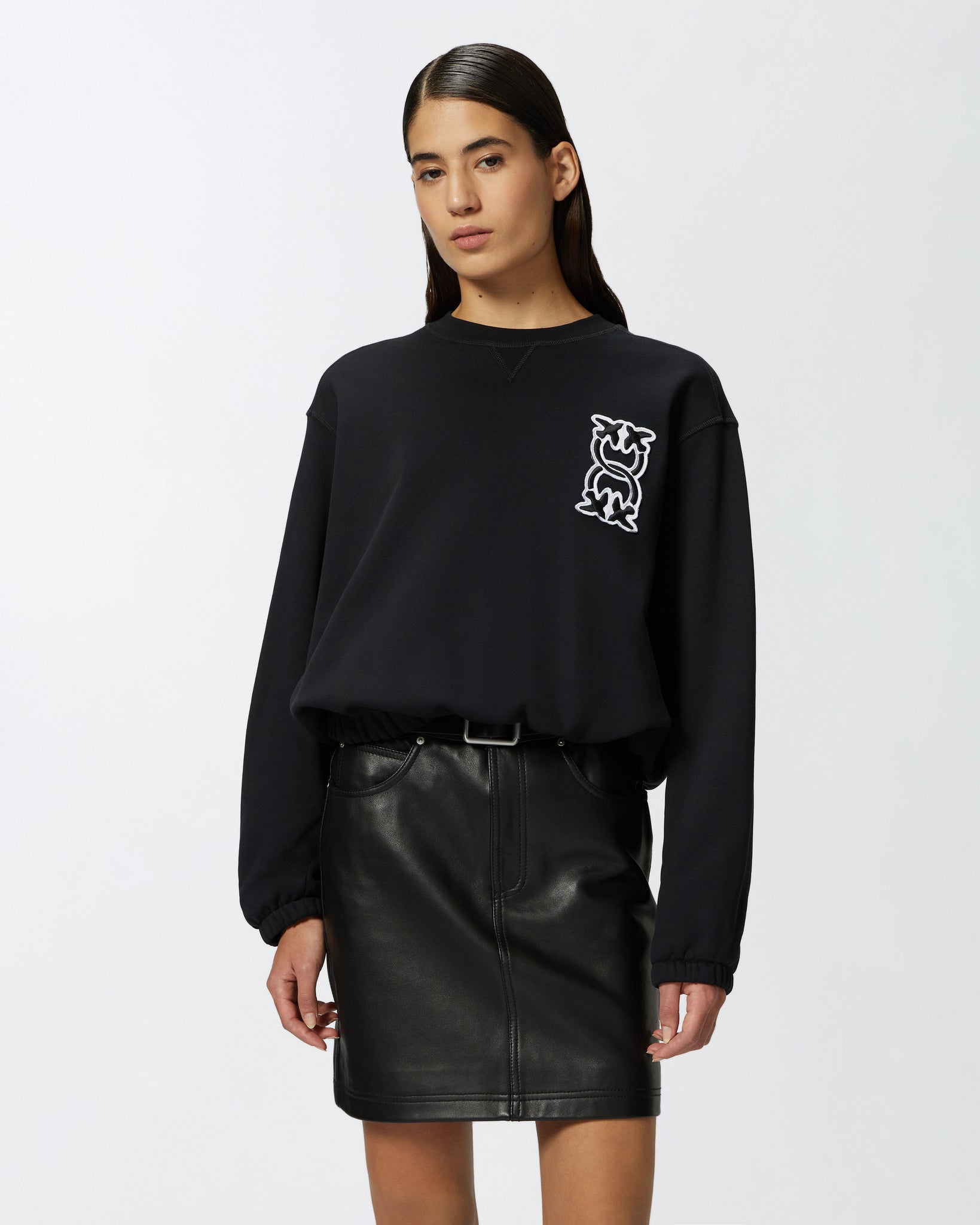 Felpa Girocollo con Patch / Nero - Ideal Moda