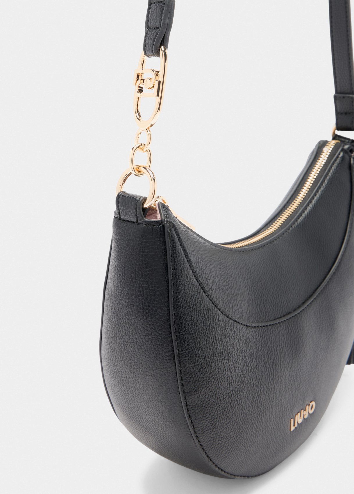 Borsa a Spalla Media con Charm / Nero