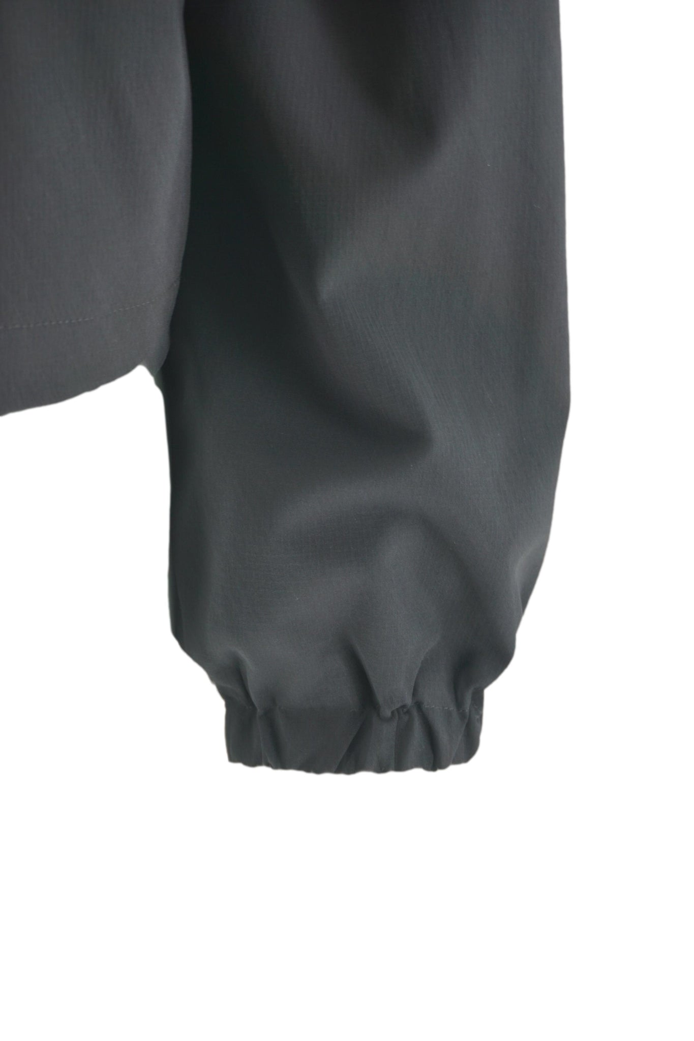 Giubbino Crop Fit in Tessuto Tecnico / Nero - Ideal Moda