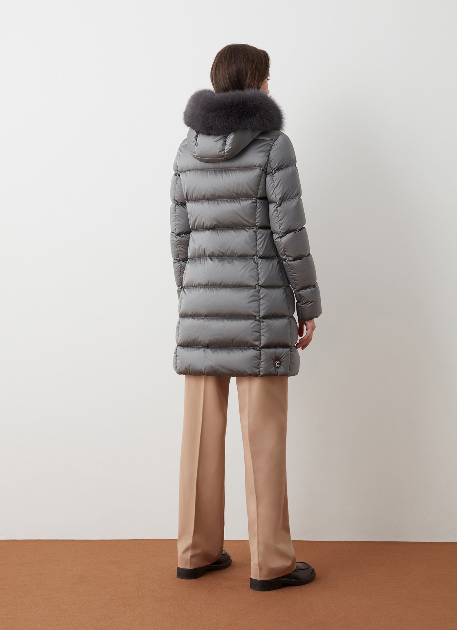Piumino Lungo con Pelliccia Sintetica / Grigio - Ideal Moda