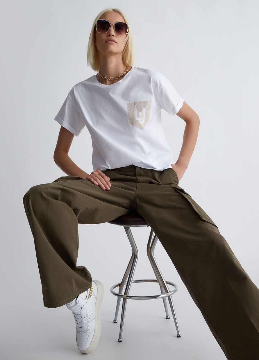 T-Shirt con Taschino e Strass / Bianco - Ideal Moda