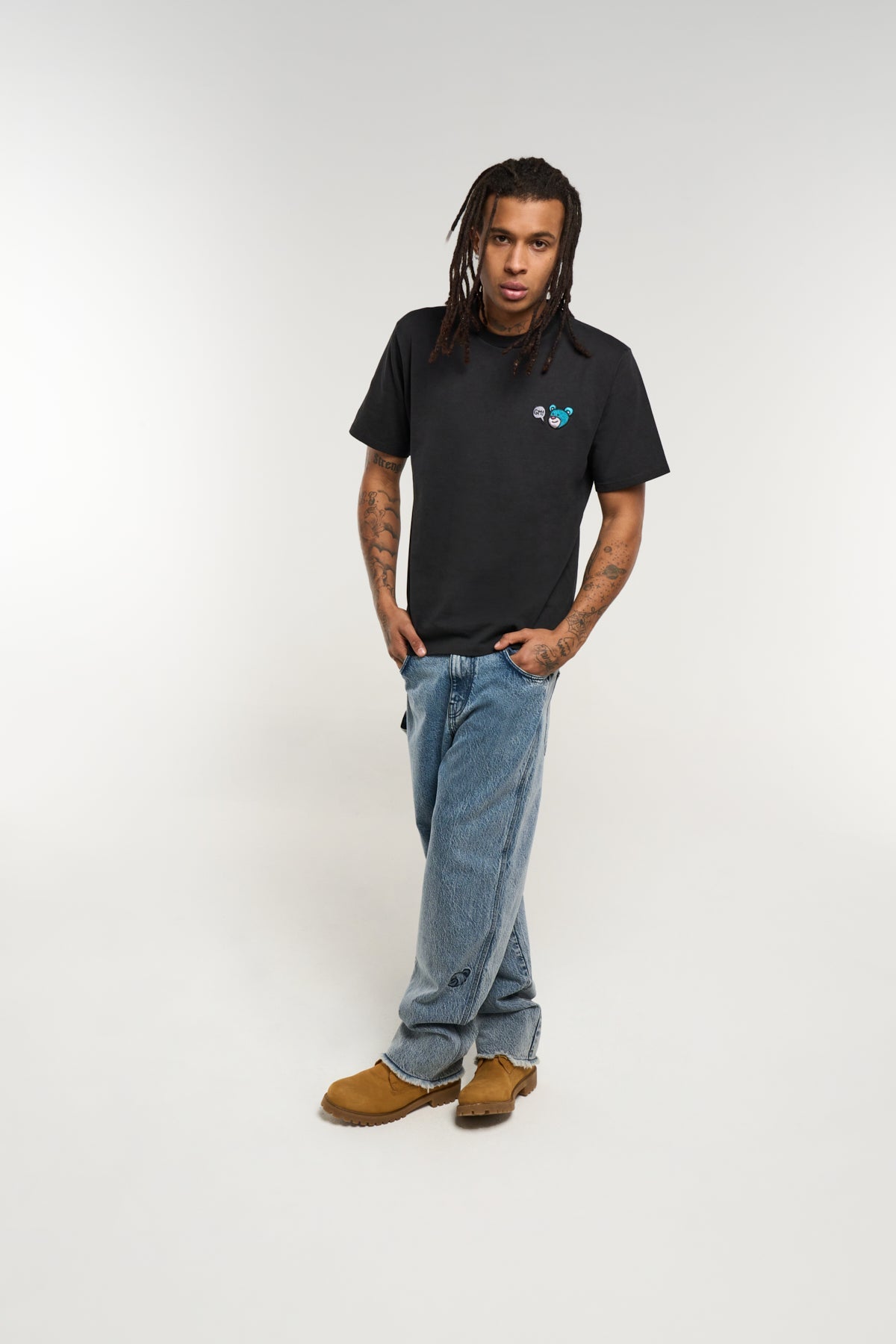T-Shirt con Logo Ricamato / Nero - Ideal Moda