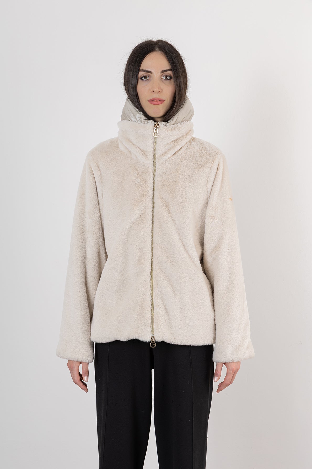 Giubbino in Eco Pelliccia con Cappuccio / Beige