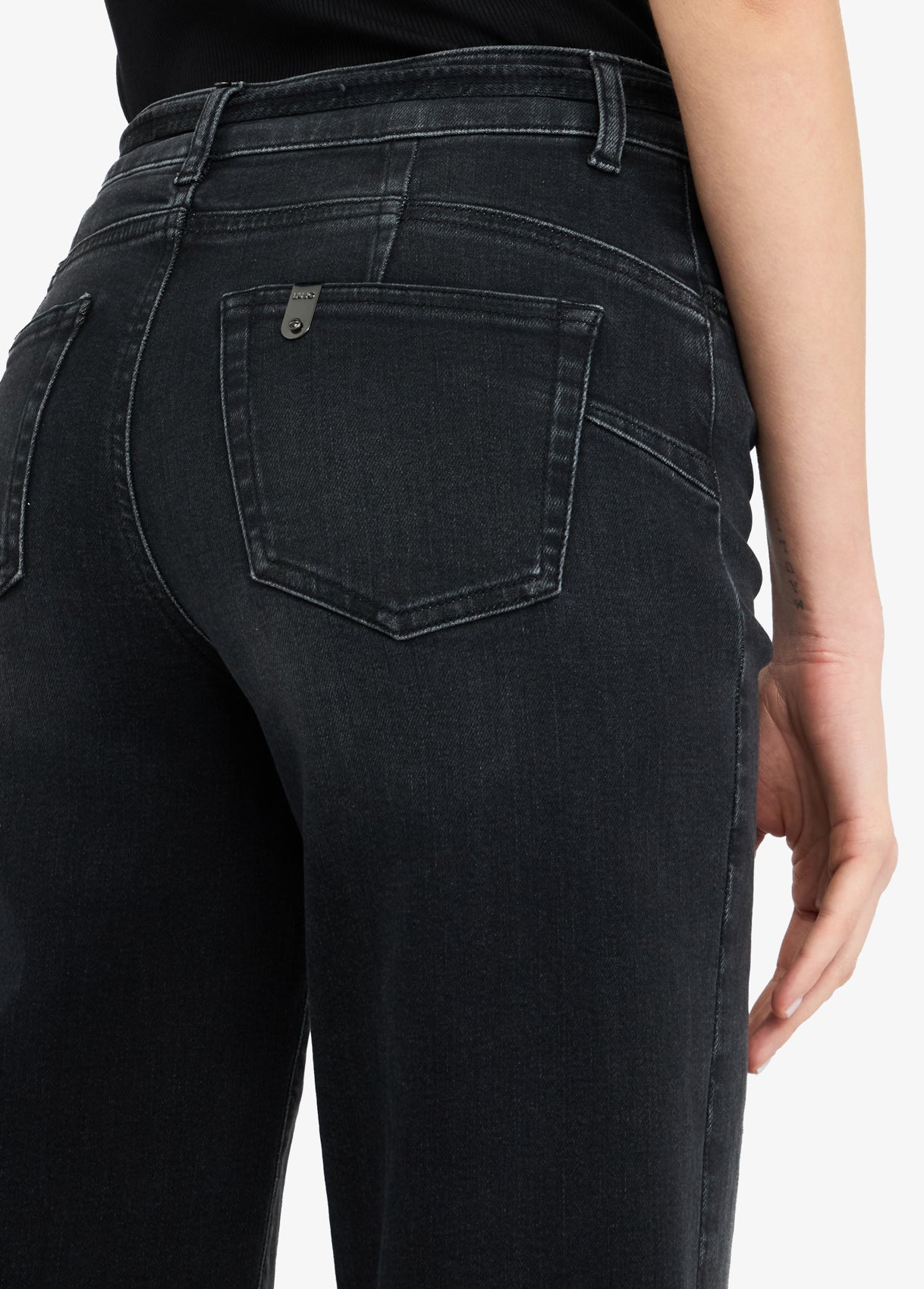 Jeans Flare con Cintura / Nero