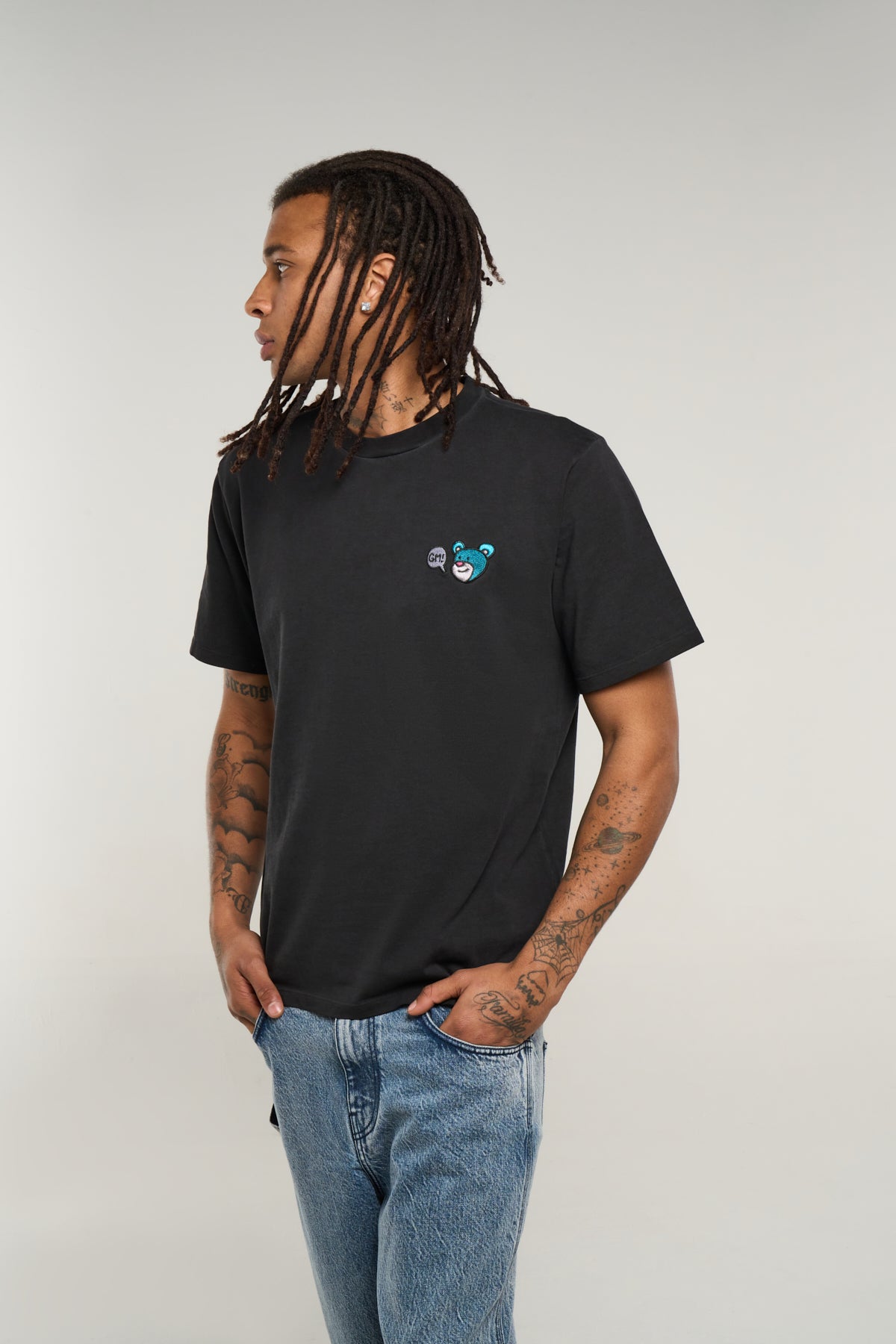 T-Shirt con Logo Ricamato / Nero - Ideal Moda