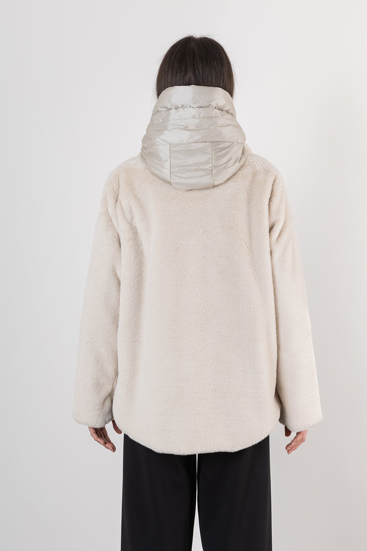 Giubbino in Eco Pelliccia con Cappuccio / Beige