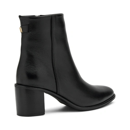 Stivaletto in Pelle a Punta / Nero - Ideal Moda