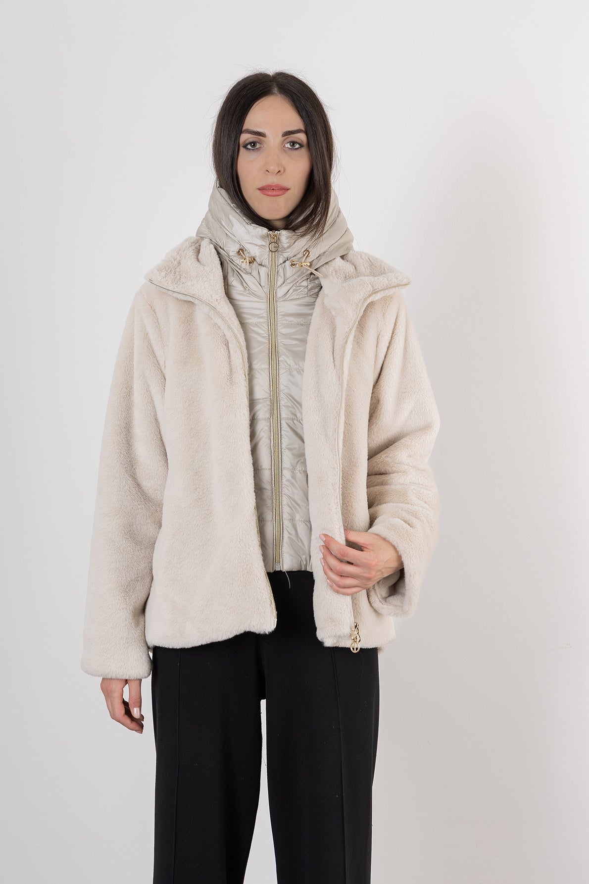 Giubbino in Eco Pelliccia con Cappuccio / Beige