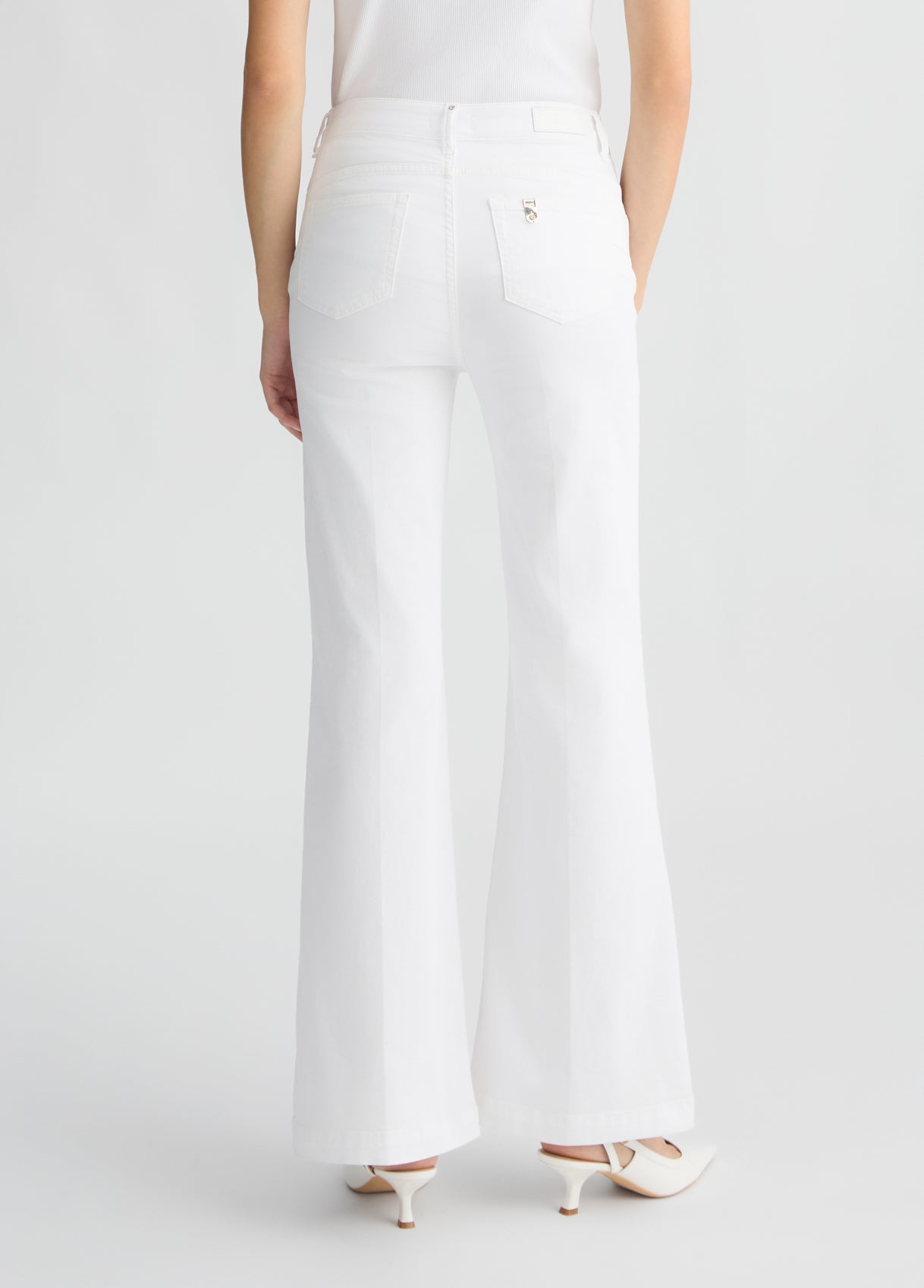 Pantalone Flare con Bottoni / Bianco - Ideal Moda