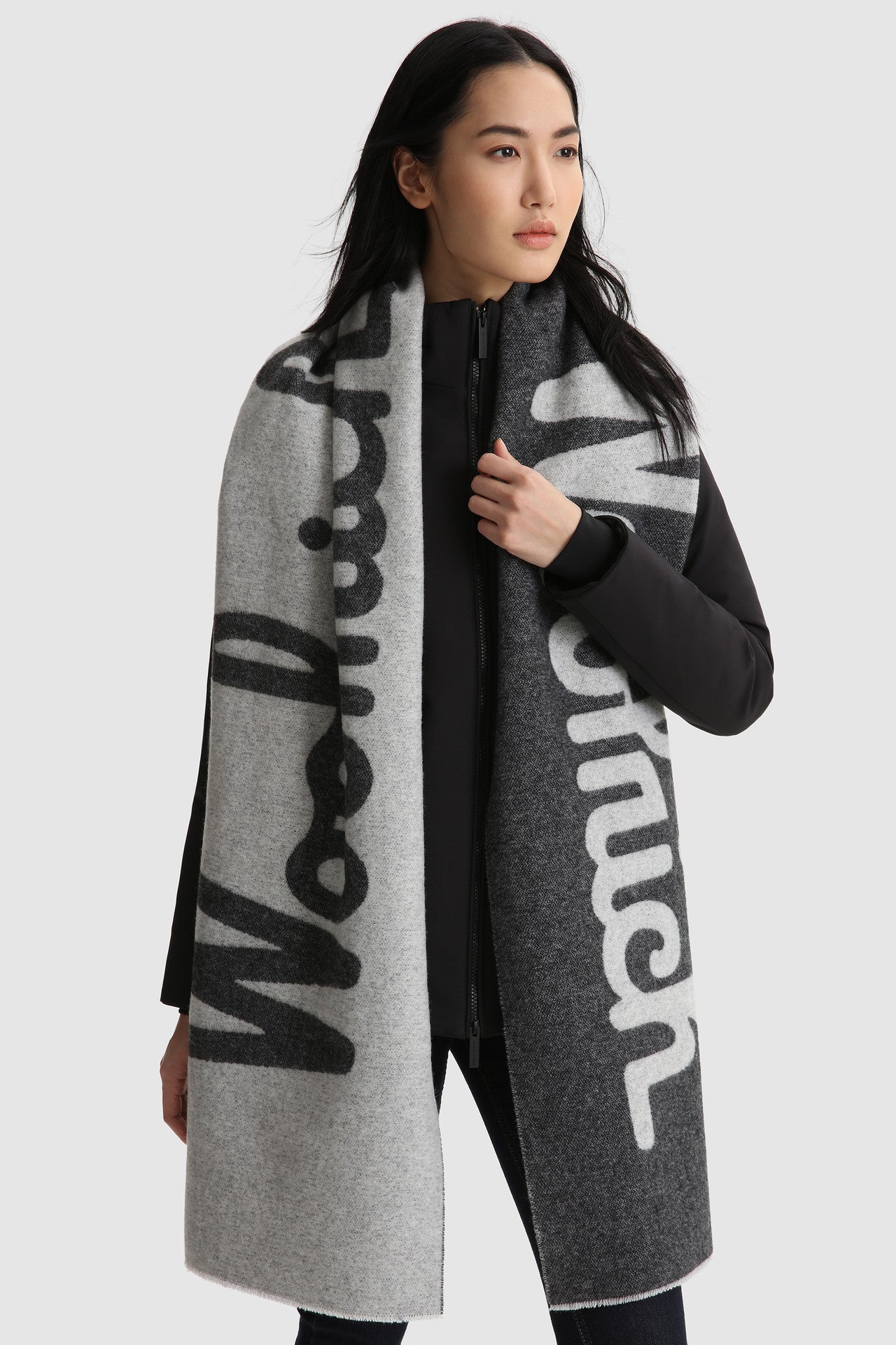 Sciarpa Woolrich con logo / Nero - Ideal Moda