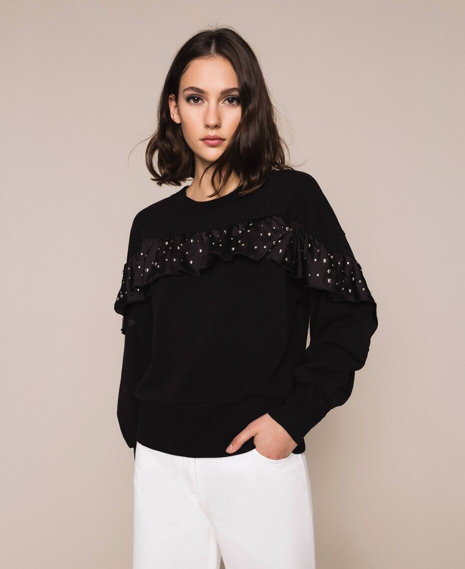 Felpa con balza in satin e borchie / Nero - Ideal Moda