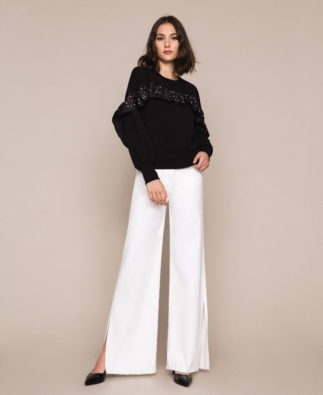 Felpa con balza in satin e borchie / Nero - Ideal Moda
