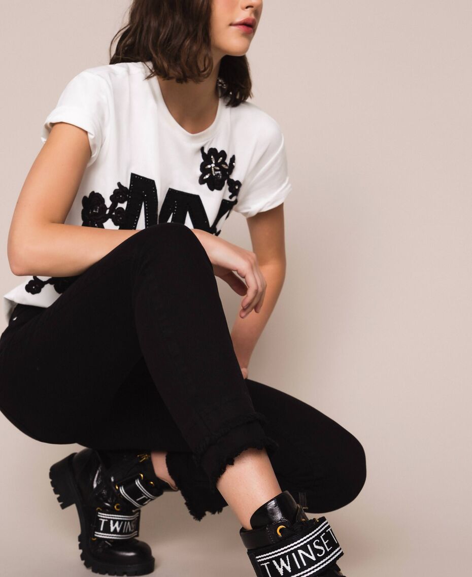 Pantaloni skinny con fondo sfrangiato / Nero - Ideal Moda