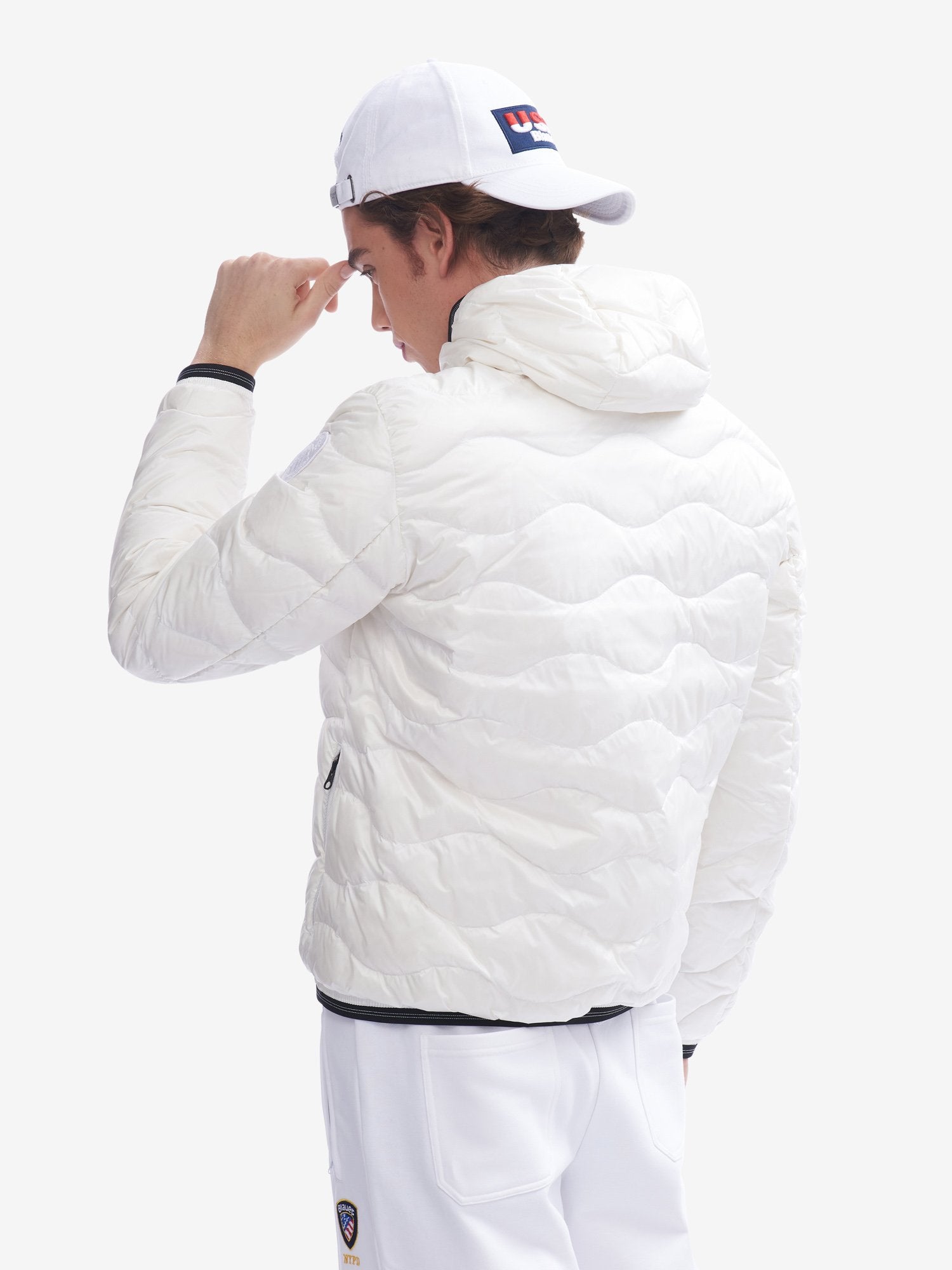 Piumino ad onde orizzontali e cappuccio bolton / Bianco - Ideal Moda