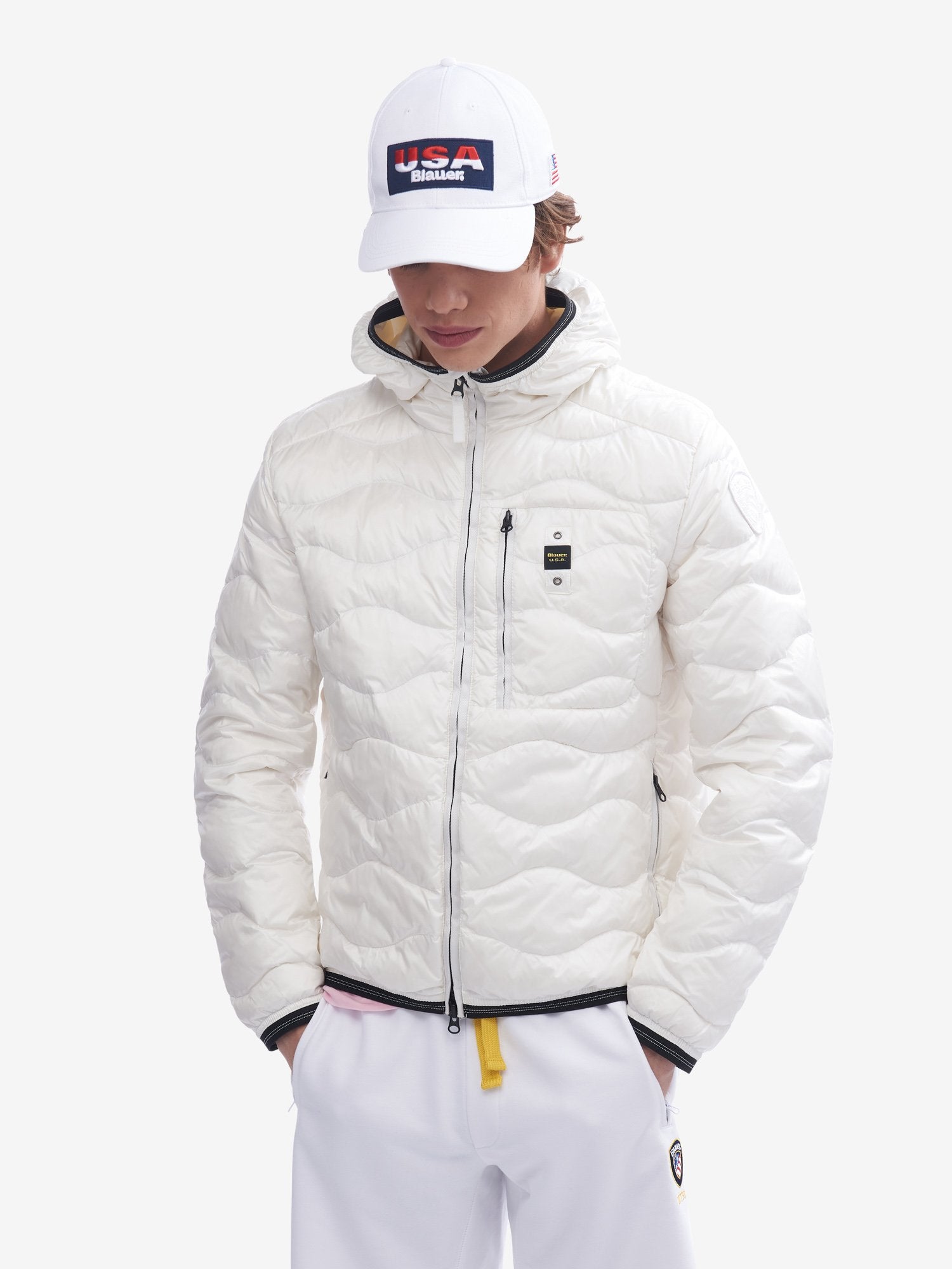 Piumino ad onde orizzontali e cappuccio bolton / Bianco - Ideal Moda