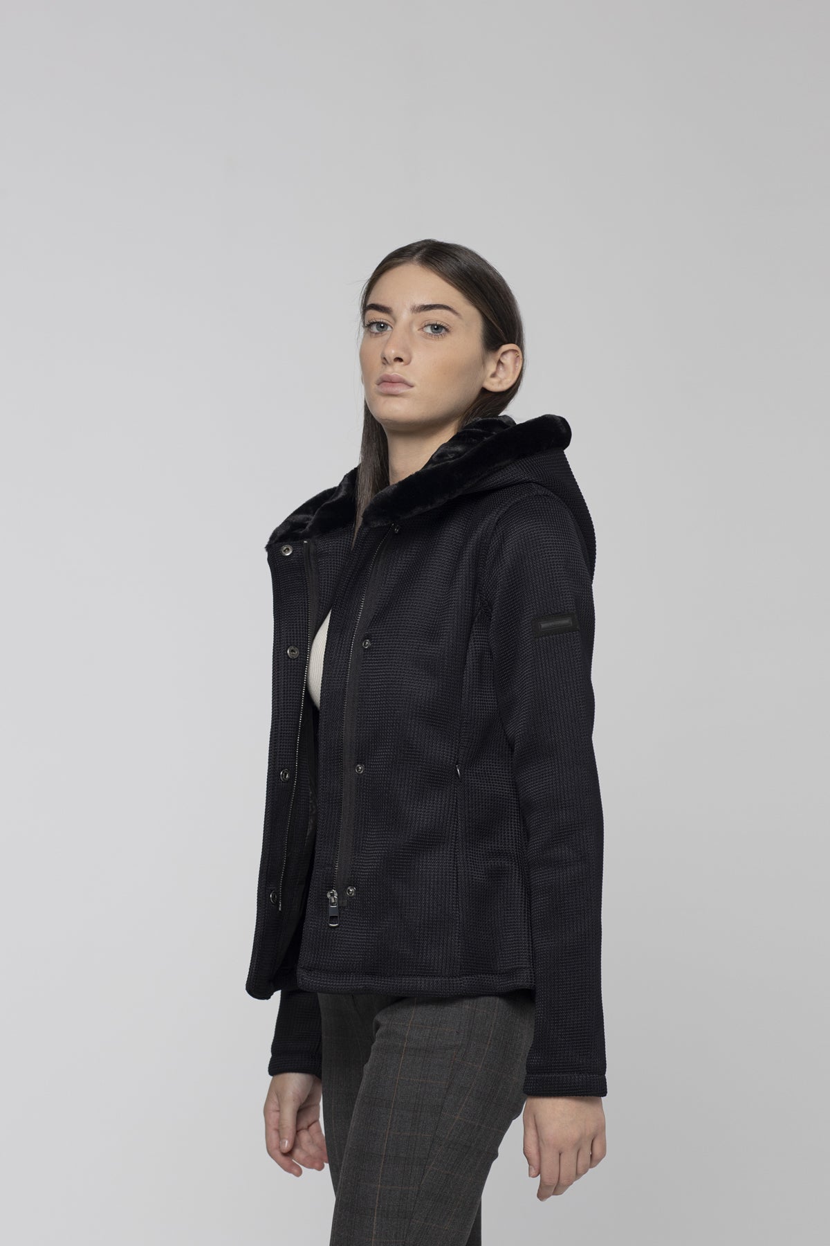Giubbino Corto in Tussuto / Nero - Ideal Moda