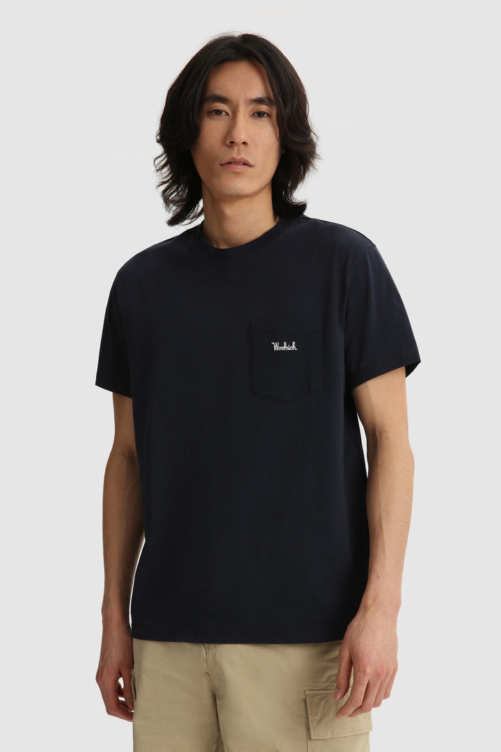 Maglietta con taschino e logo in rilievo / Blu - Ideal Moda