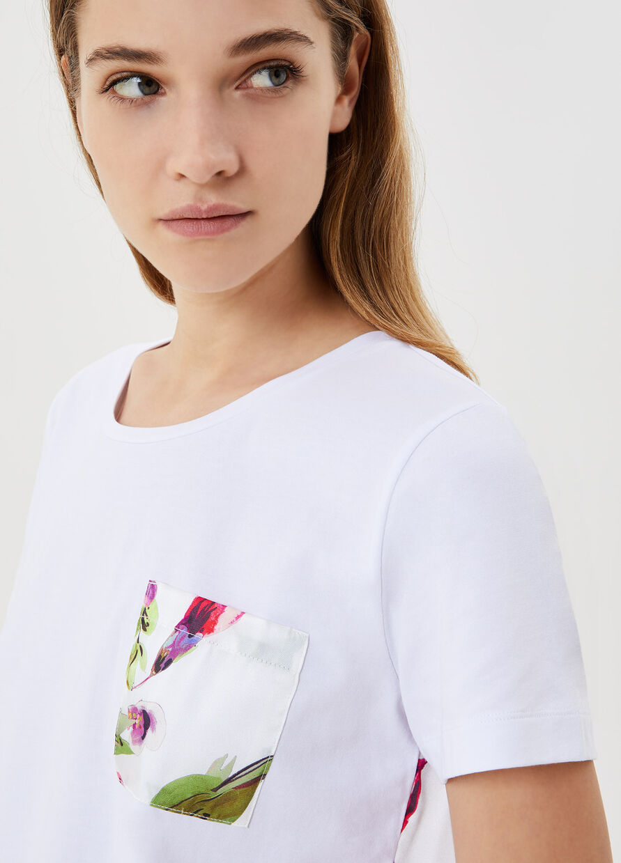 T-shirt con inserti stampati / Bianco - Ideal Moda