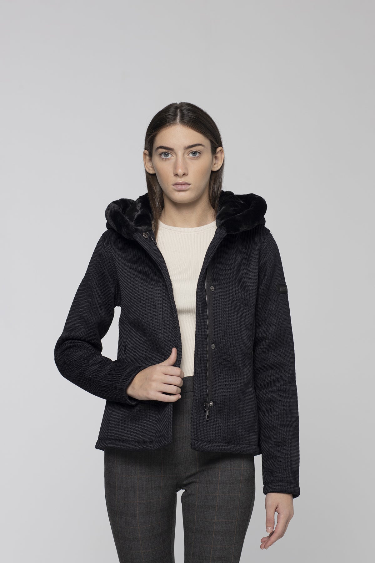 Giubbino Corto in Tussuto / Nero - Ideal Moda