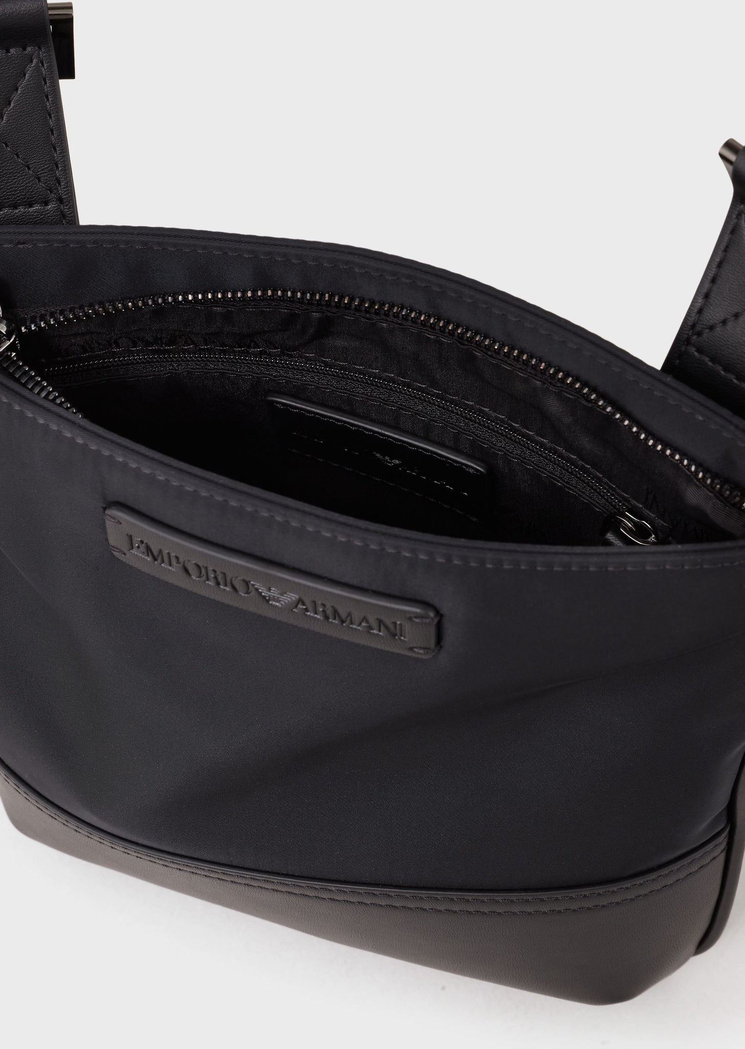 Borsa a tracolla piatta in nylon e pelle / Nero - Ideal Moda