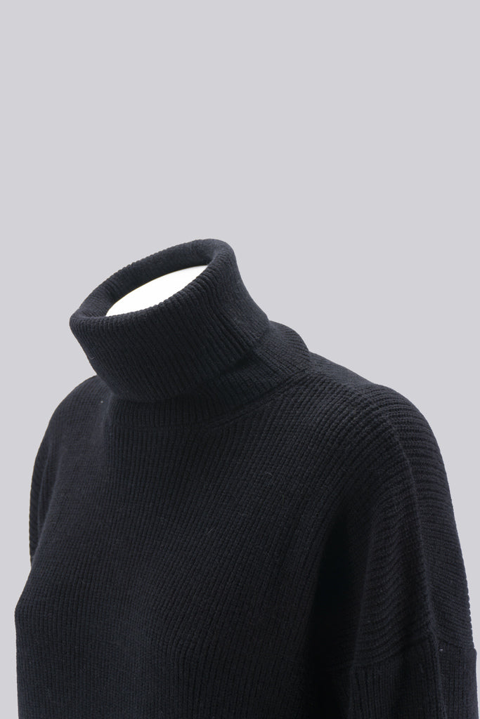Maglia Collo Alto con Applicazioni / Nero - Ideal Moda