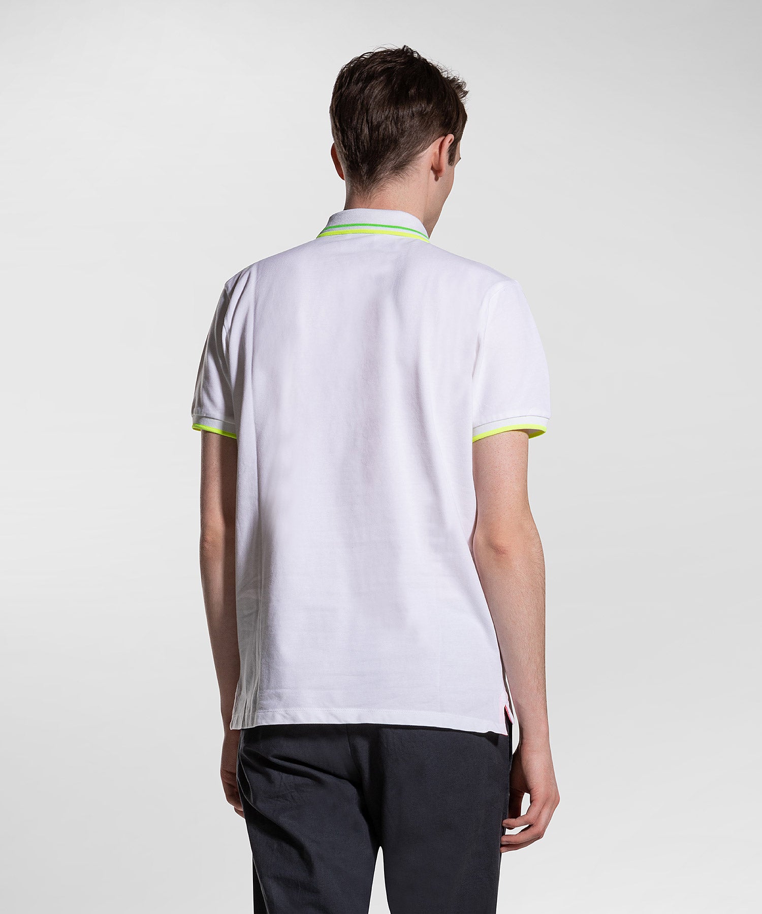 Polo in piquet con con dettagli fluo / Bianco - Ideal Moda