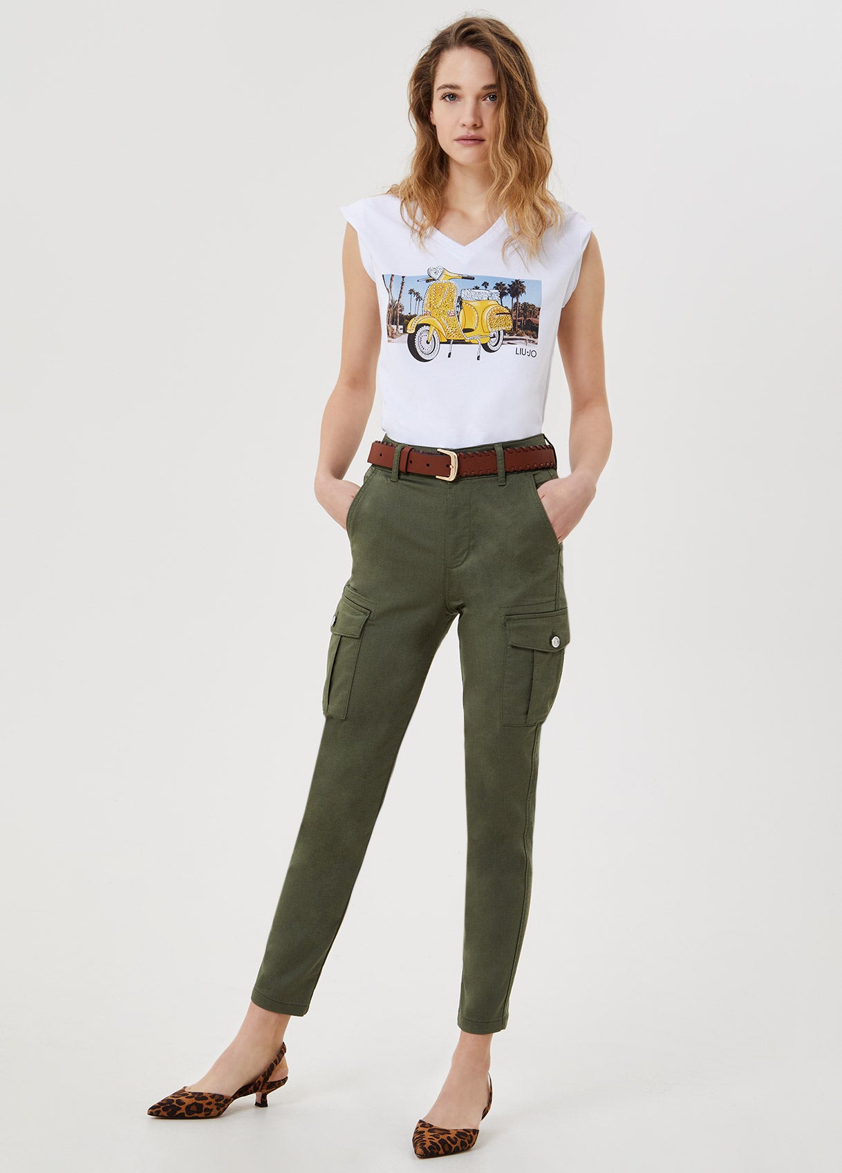 T-shirt con stampa e applicazioni / Bianco - Ideal Moda