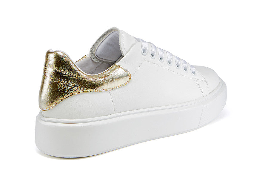 Sneaker con dettaglio luminoso / Bianco - Ideal Moda