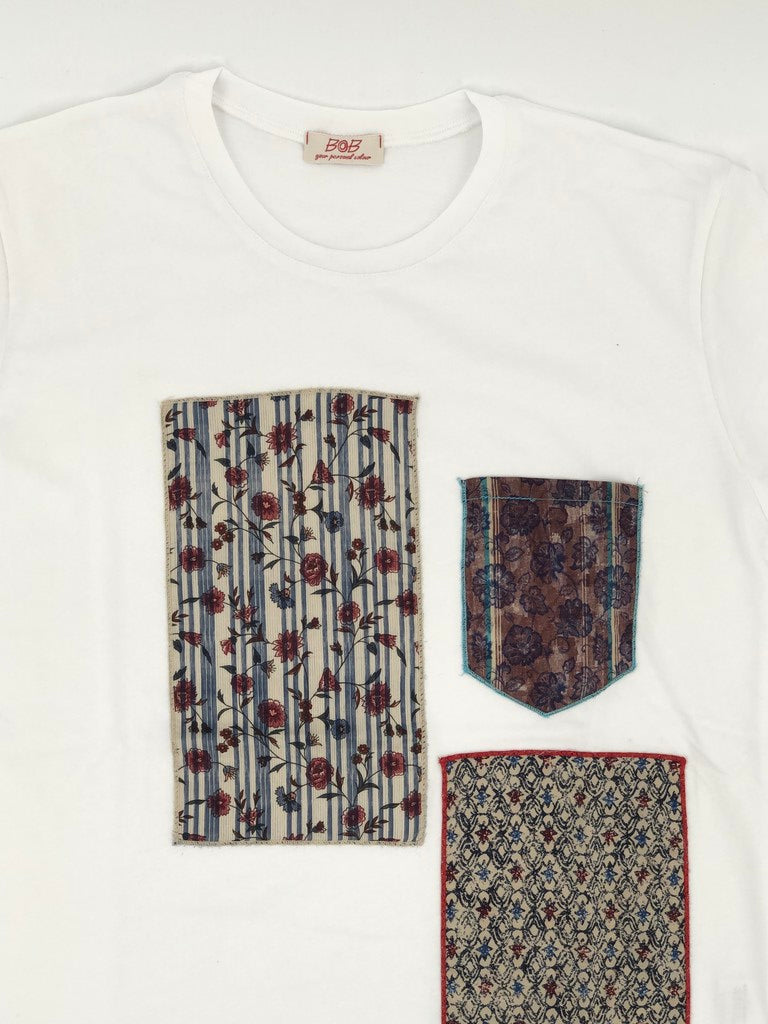T-Shirt con applicazioni cucite / Bianco - Ideal Moda