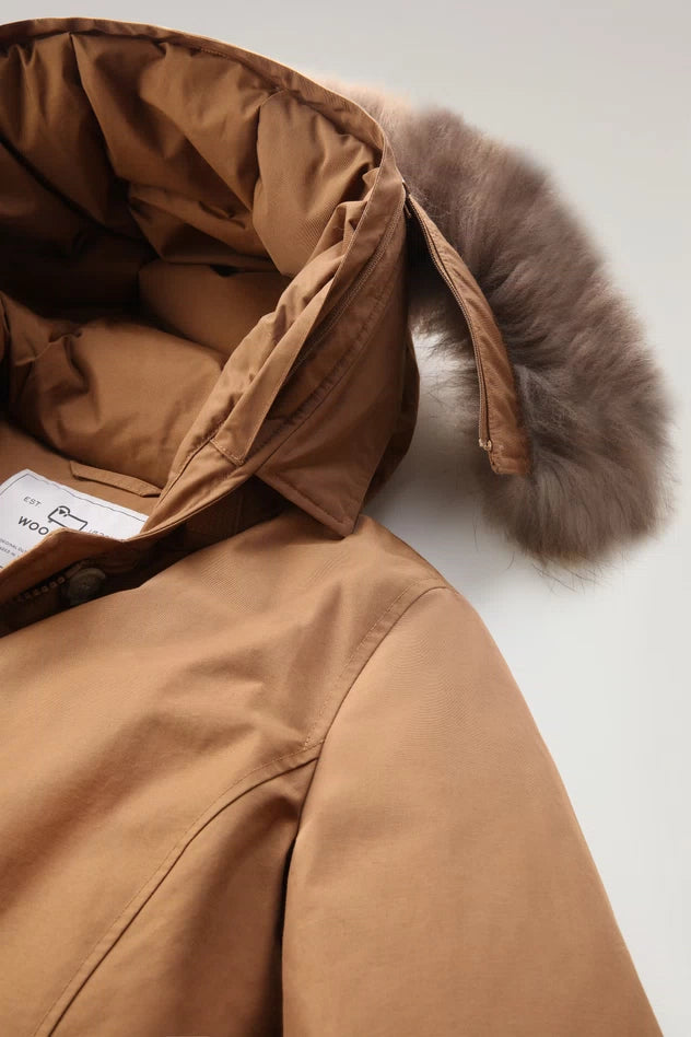 Arctic Parka Corto con Pelliccia Woolrich / Beige - Ideal Moda