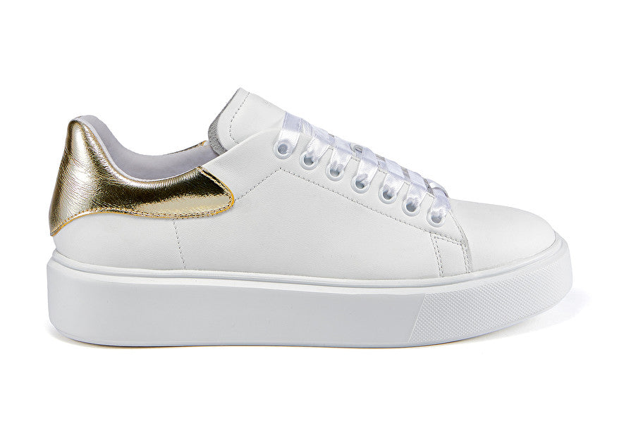 Sneaker con dettaglio luminoso / Bianco - Ideal Moda